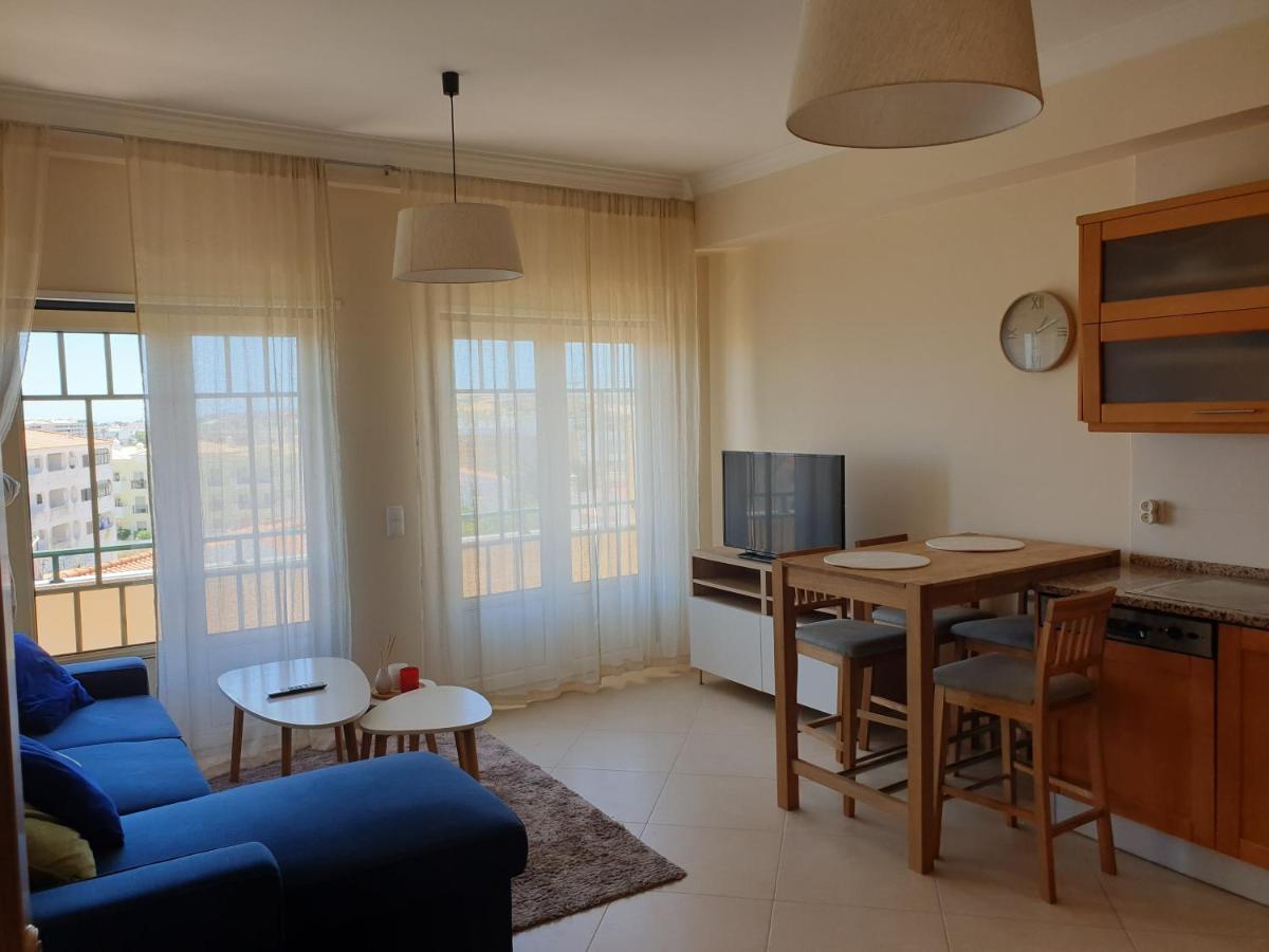 Oura Beach T1 Apartment Coral , Close To The Strip, Swimming Pool, Wi Fi, A/C Albufeira Luaran gambar