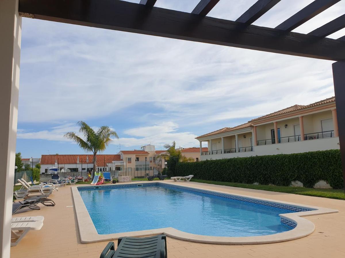 Oura Beach T1 Apartment Coral , Close To The Strip, Swimming Pool, Wi Fi, A/C Albufeira Luaran gambar